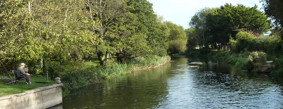 Fishing at the River Stour, Christchurch - Two Rivers Reach Maisonette
