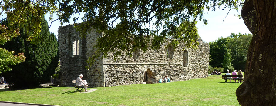 Christchurch Castle Ruins, Christchurch - Two Rivers Reach Maisonette